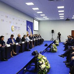На Петербургском форуме впервые обсудил проблемы НКО