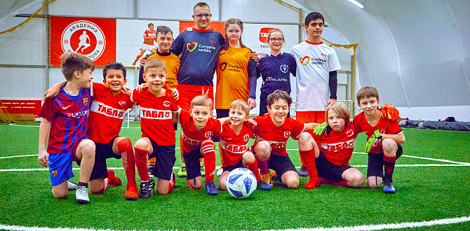 Профессиональные футболисты сыграют матчи вместе с юными воспитанниками клубов и детьми с синдромом Дауна на «Кубке легенд»
